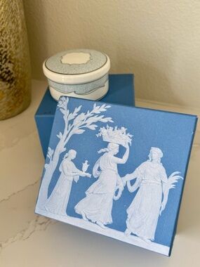 Home Decor/Vintage/Antique Wedgewood Bone China VENICE Jewelry Trinket Box .
